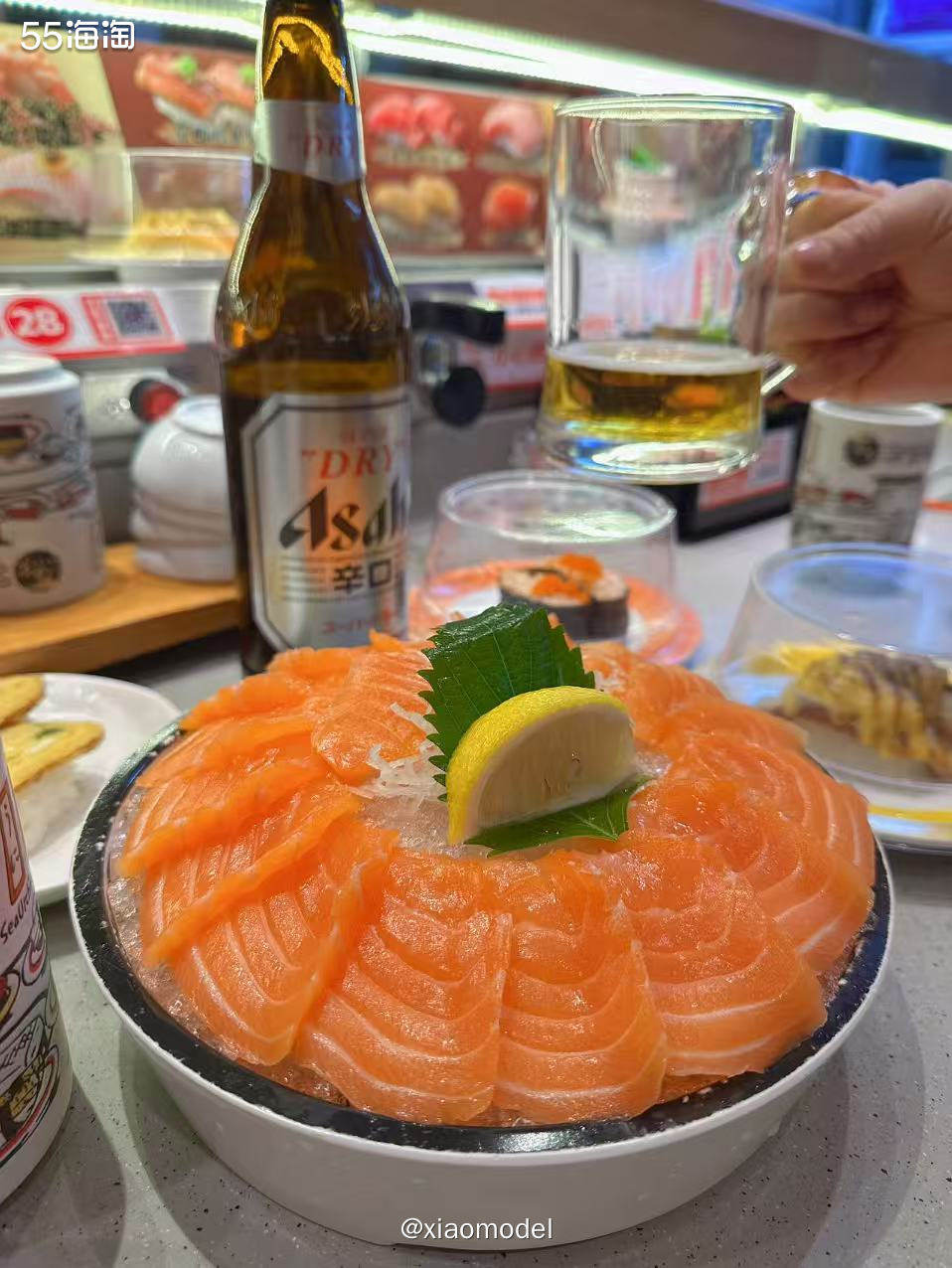 😀某天和朋友去吃的万岁寿司，虽然有很多家连锁店，但她觉得这