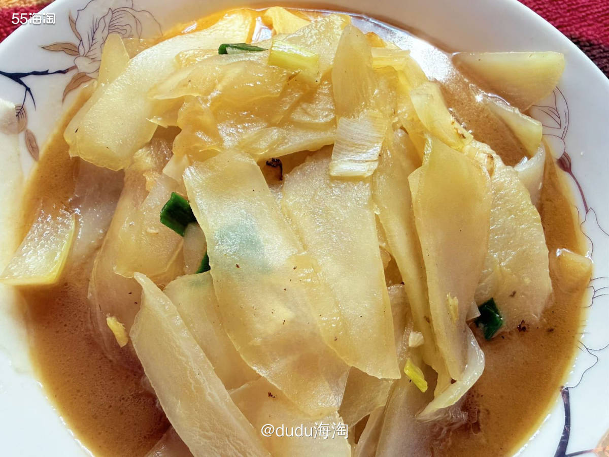 🌿湖南人的过年真的少不了各种腊味，烟熏火燎的产品，桌子上必