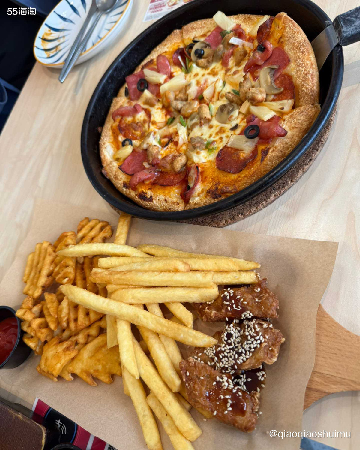 其实是想继续吃顿湘菜的，毕竟只在长沙待一天，可娃说有点胃疼，