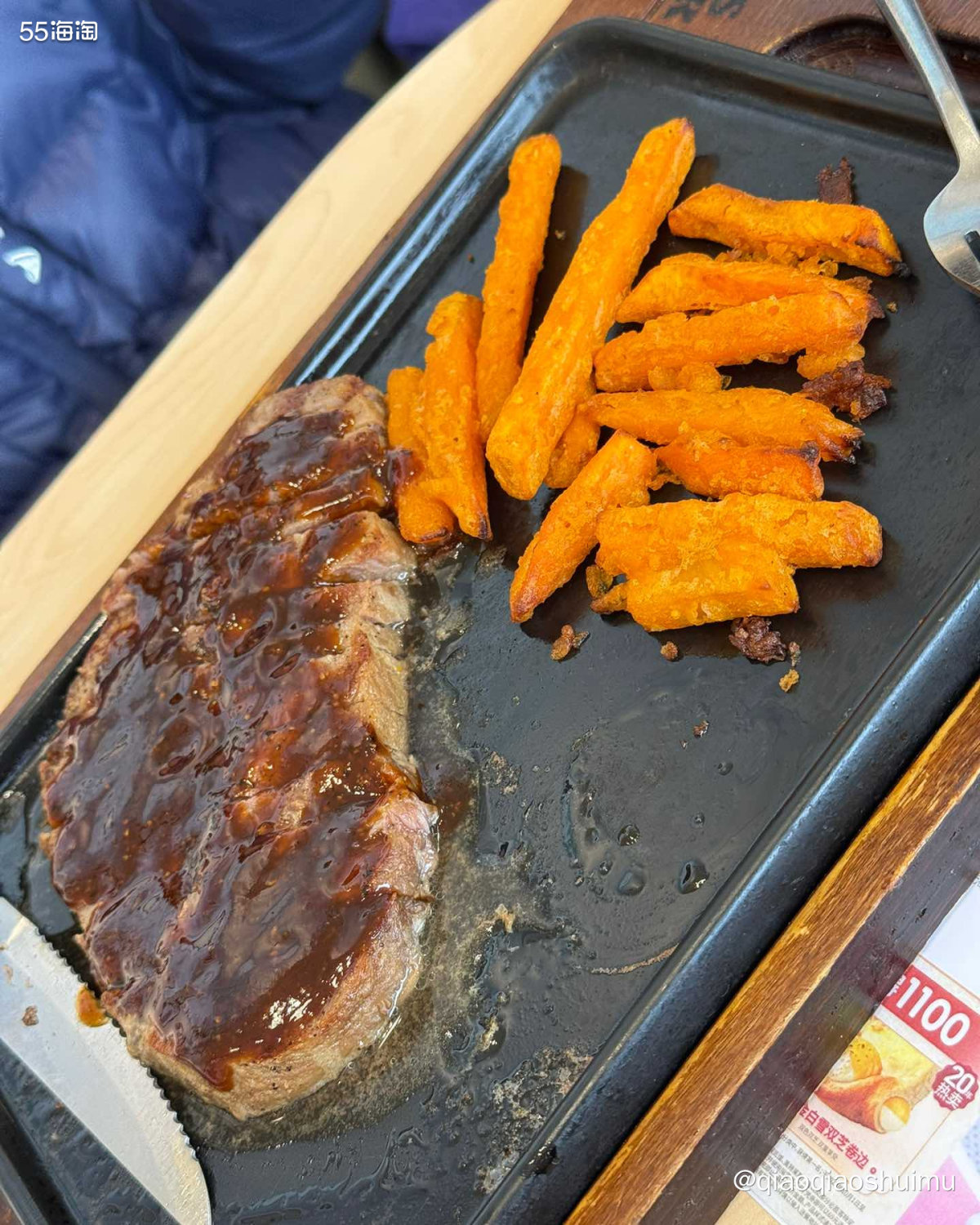 其实是想继续吃顿湘菜的，毕竟只在长沙待一天，可娃说有点胃疼，