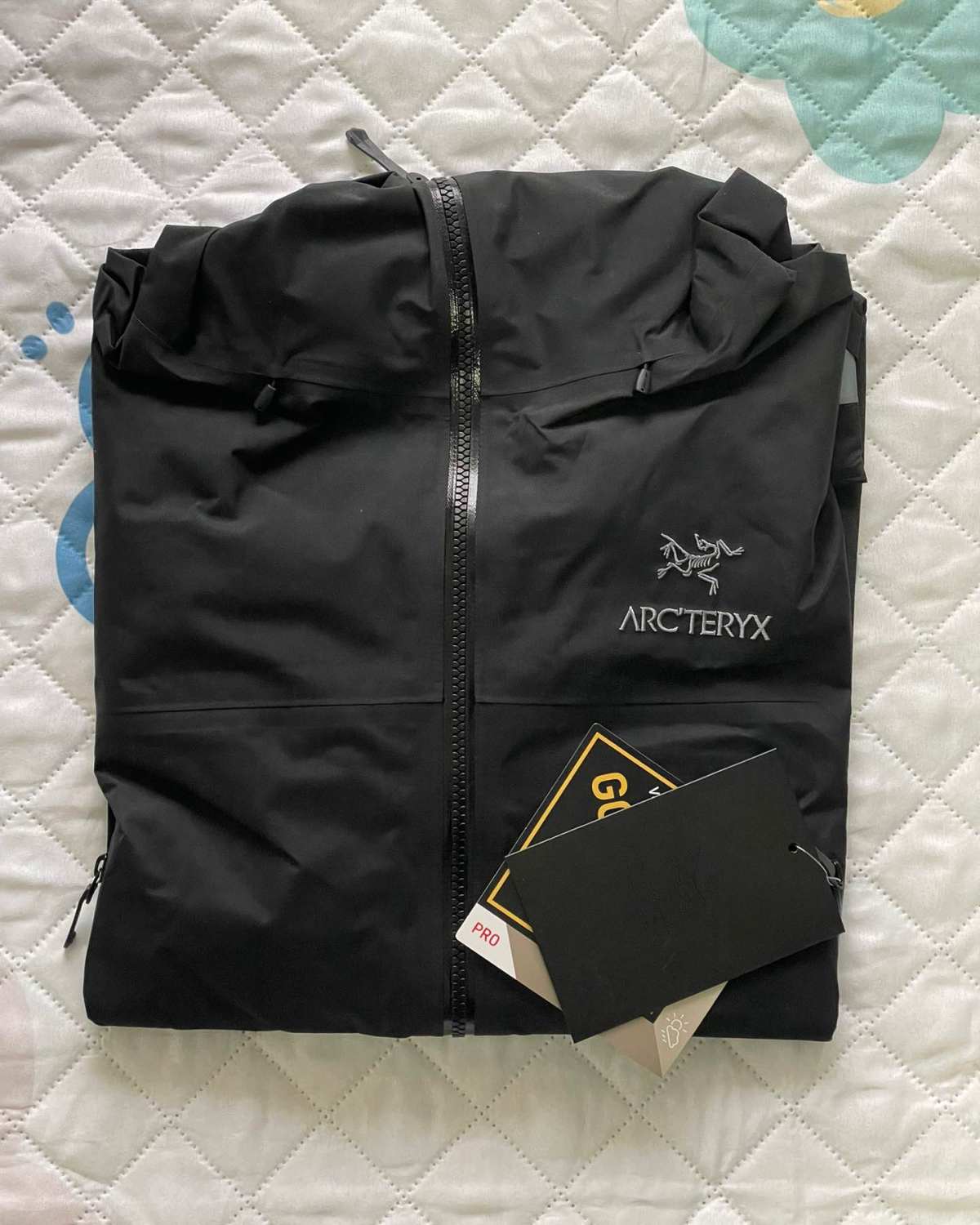 这件来自于年前evo那波折扣，包括Alpha SV、Alph