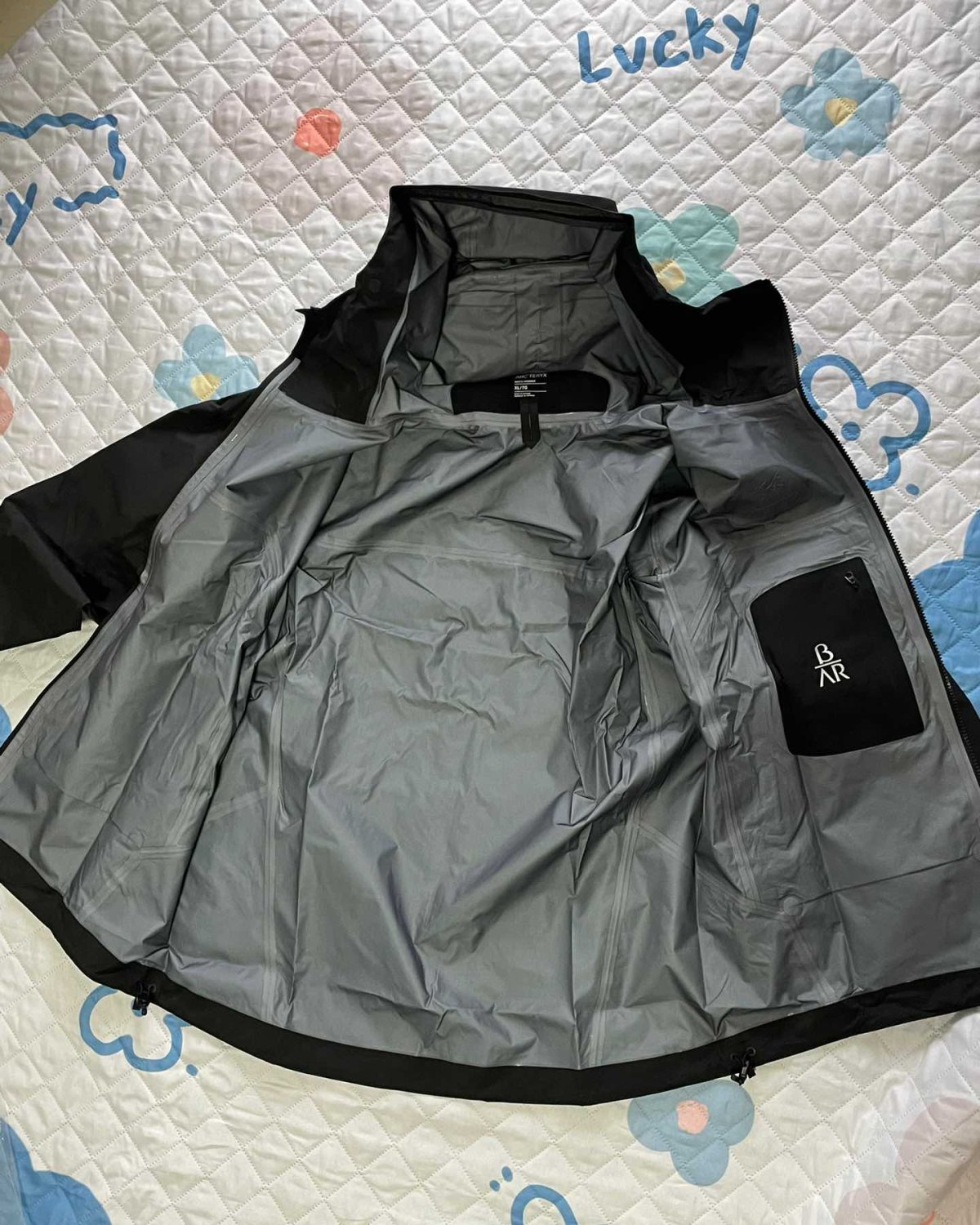 这件来自于年前evo那波折扣，包括Alpha SV、Alph