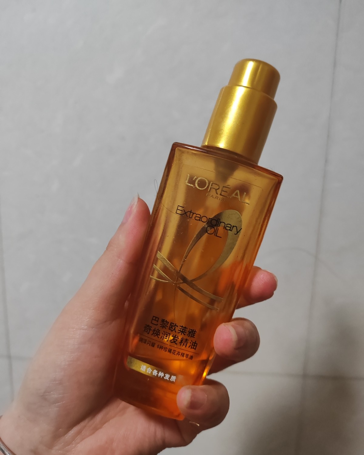 这款欧莱雅小金瓶护发精油是自己一直在用的，其实护发精油牌子蛮