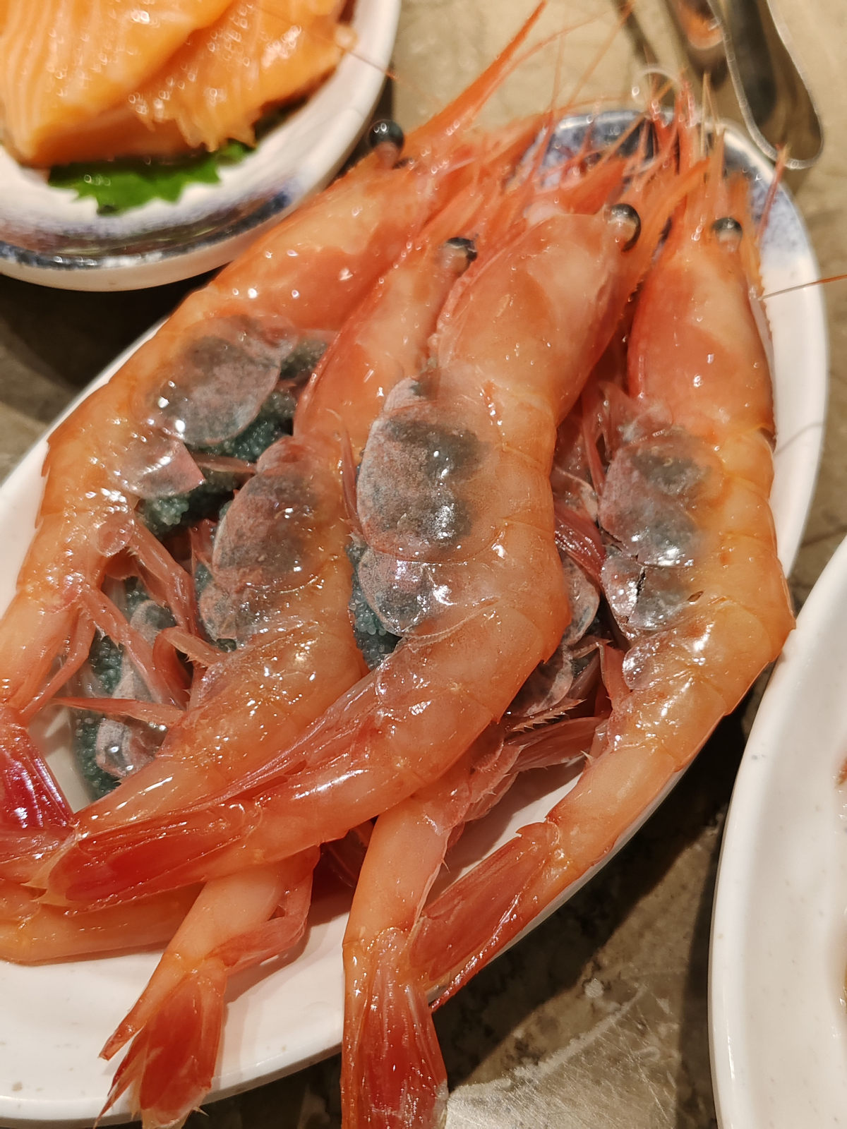 很推荐这家海鲜，食材很新鲜，个头很大，还有龙虾，螃蟹之类的，