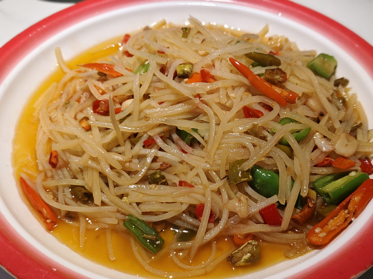 和公主逛街，随机选了一家，吃水煮鱼，味道非常好，对小孩子来说