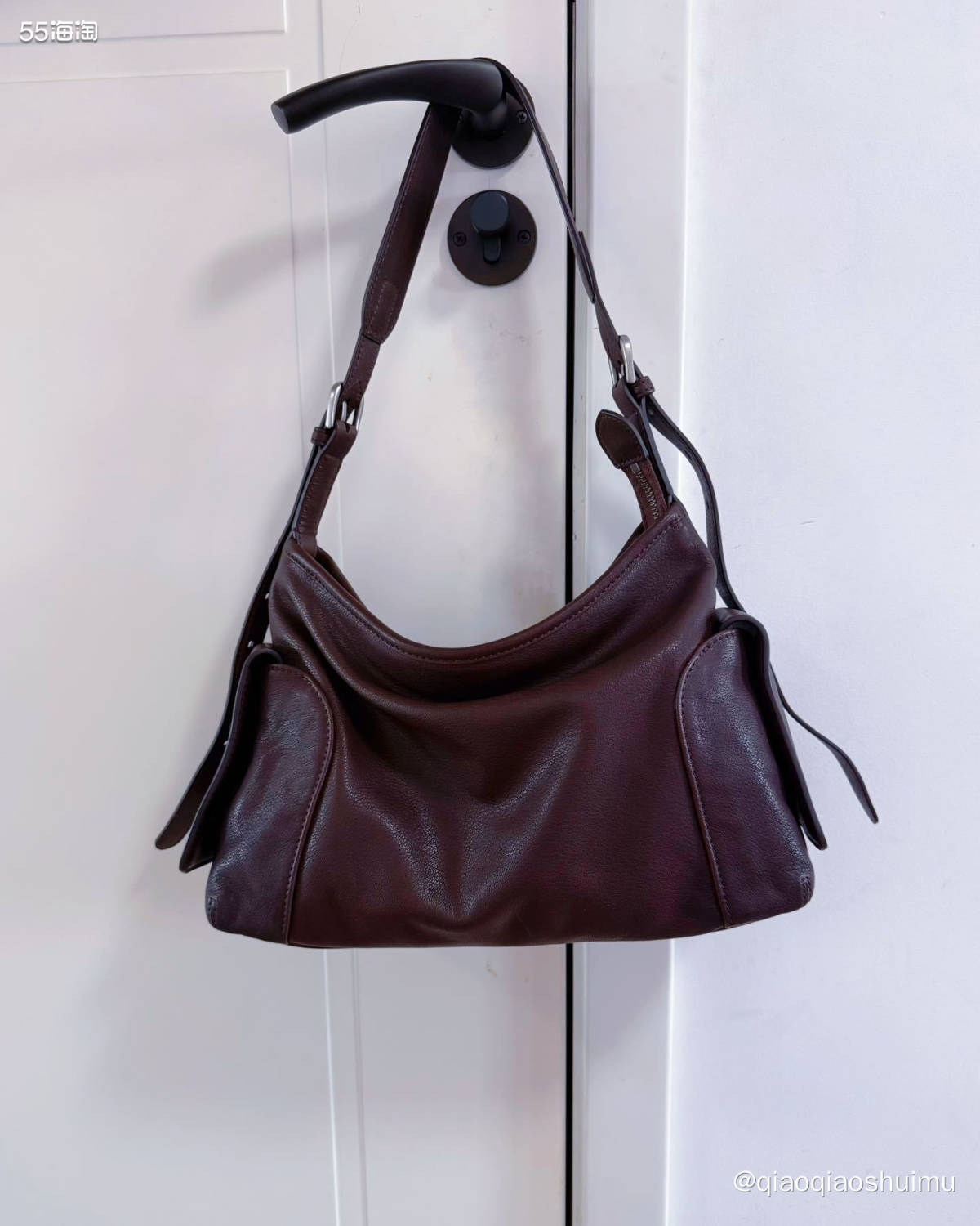 我发现了，我可太爱裘真的斜挎包啦～特别是羊皮的，软软的，又超