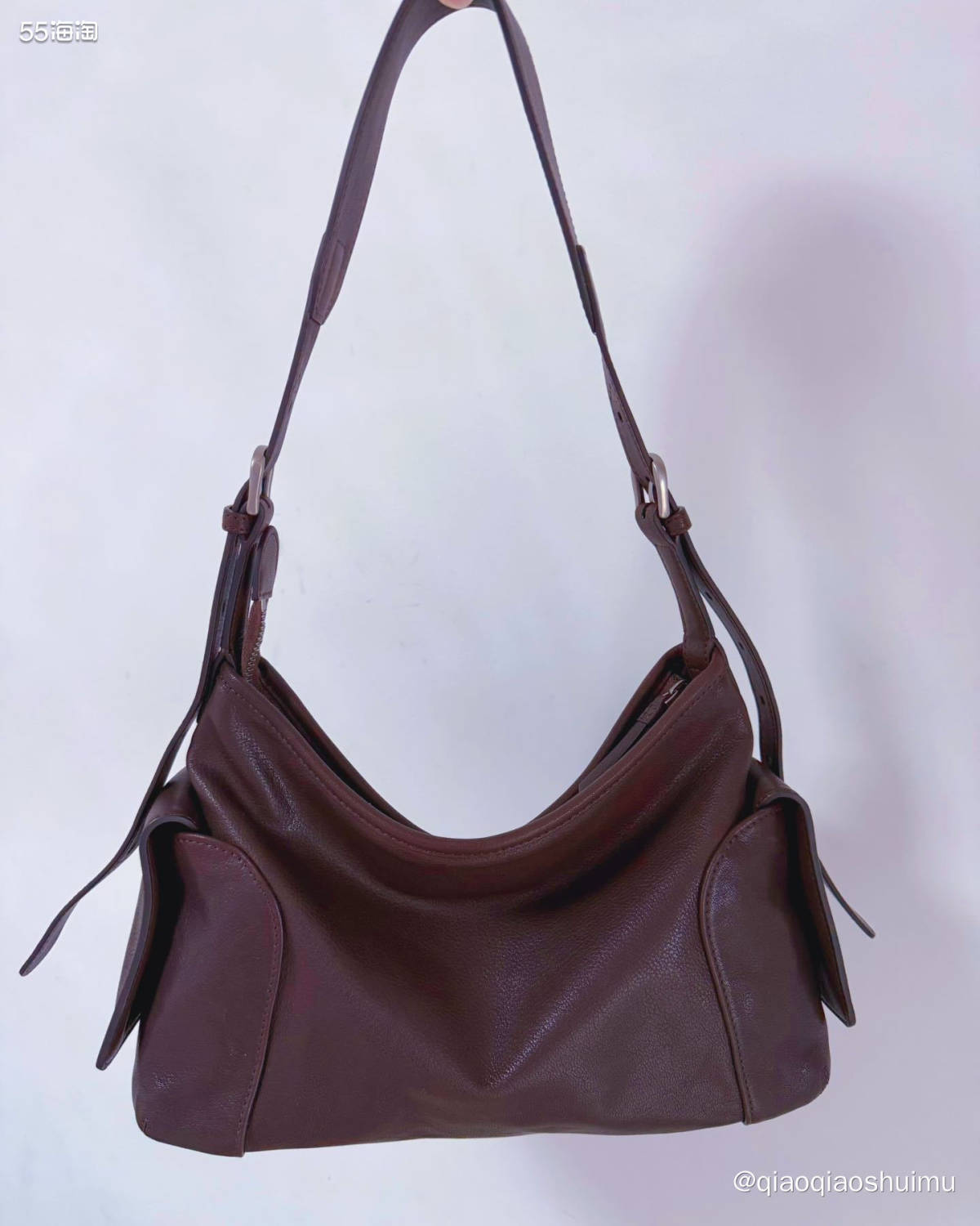 我发现了，我可太爱裘真的斜挎包啦～特别是羊皮的，软软的，又超