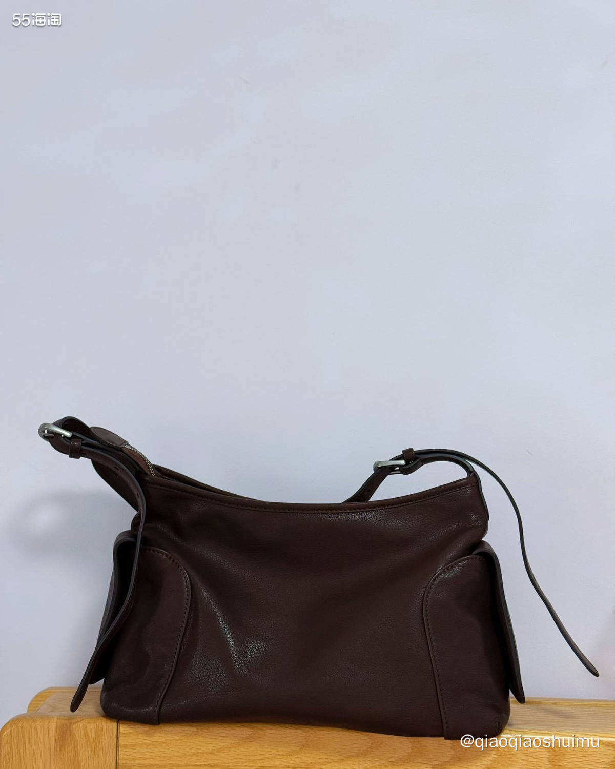 我发现了，我可太爱裘真的斜挎包啦～特别是羊皮的，软软的，又超