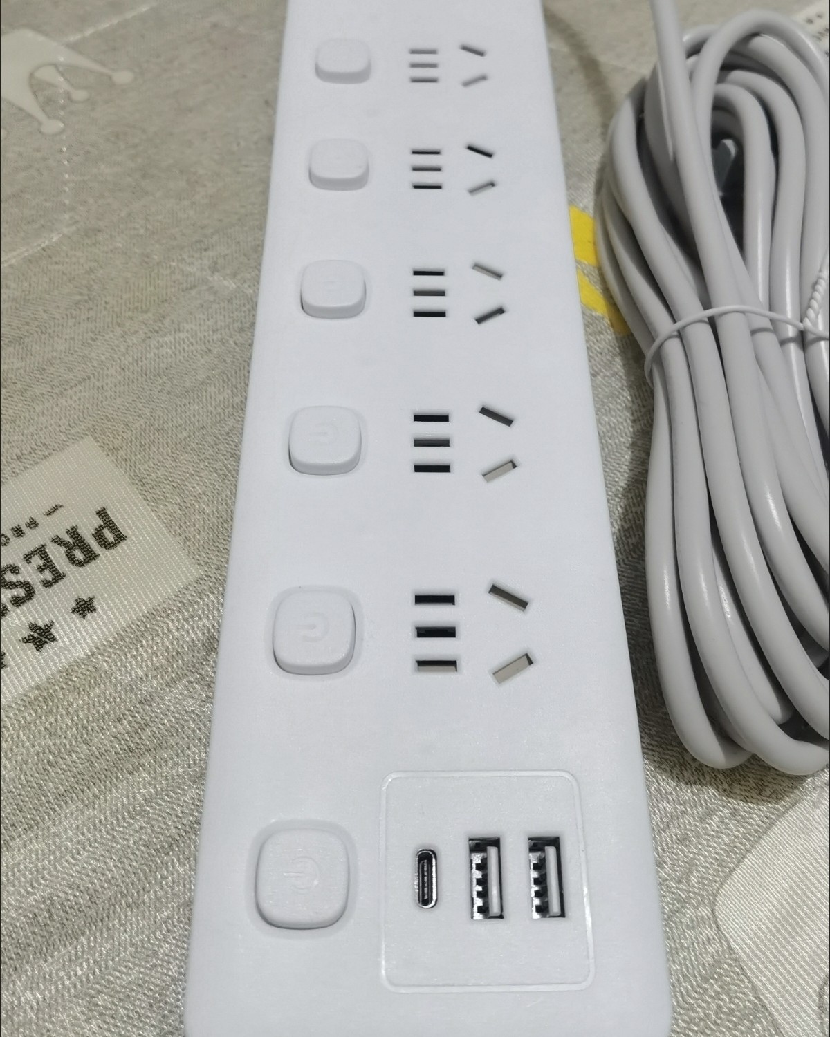 下单网站：拼多多app 下单商品：aoc多孔多功能插座 下单