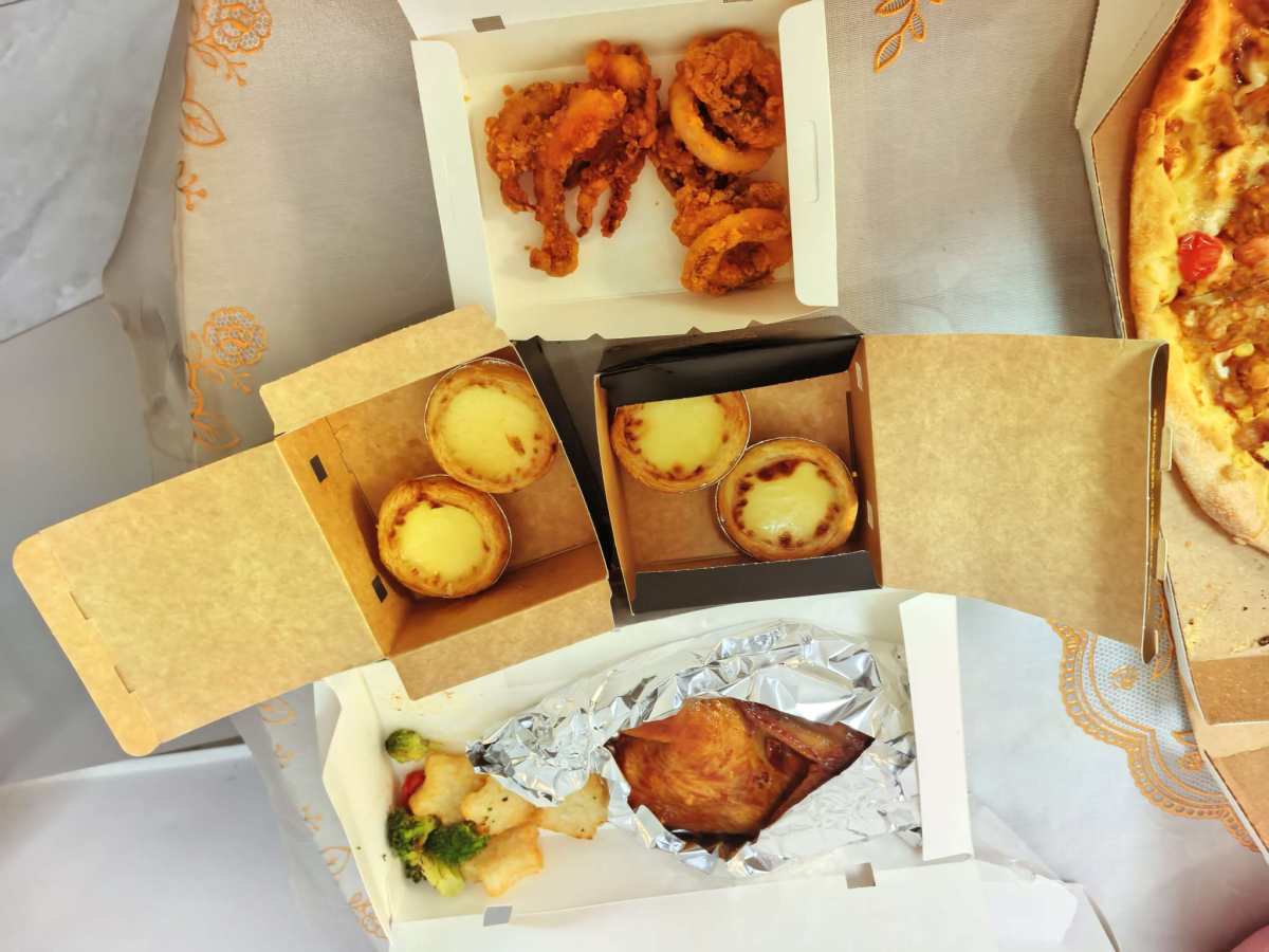 🌸上周日去给小伙伴送尿不湿了，送6包L码的宜婴共计3箱。还