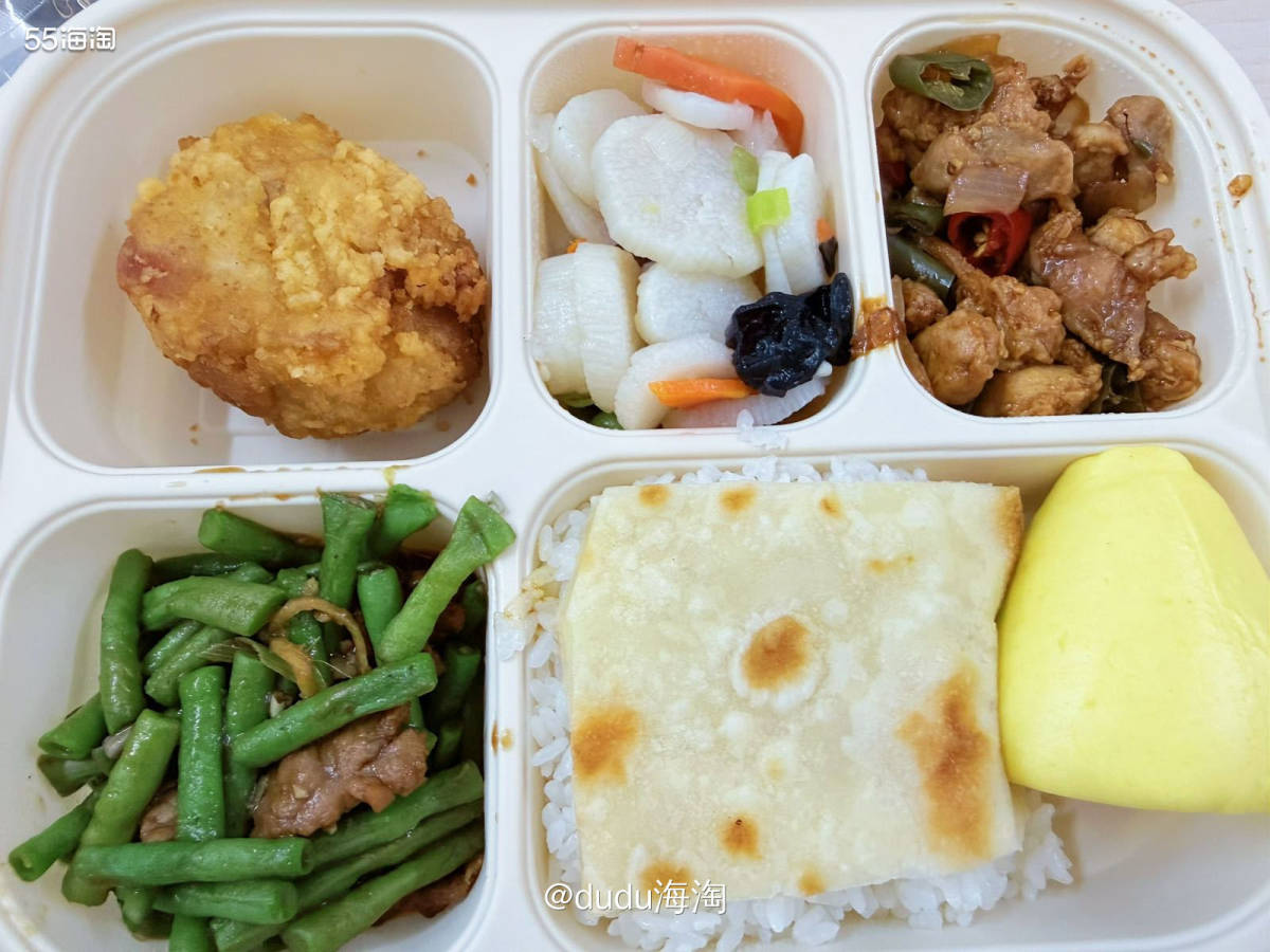 🌿昨天中午要开会提供午餐，所以又是吃盒饭的一餐，这次的盒饭