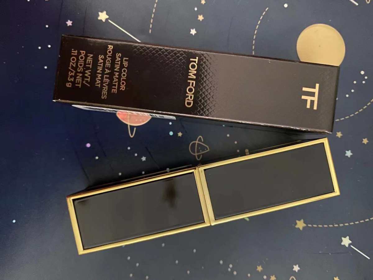 作为一个爱美的女孩子，尤其是从小就深唇，唇色黑紫的很难看。 