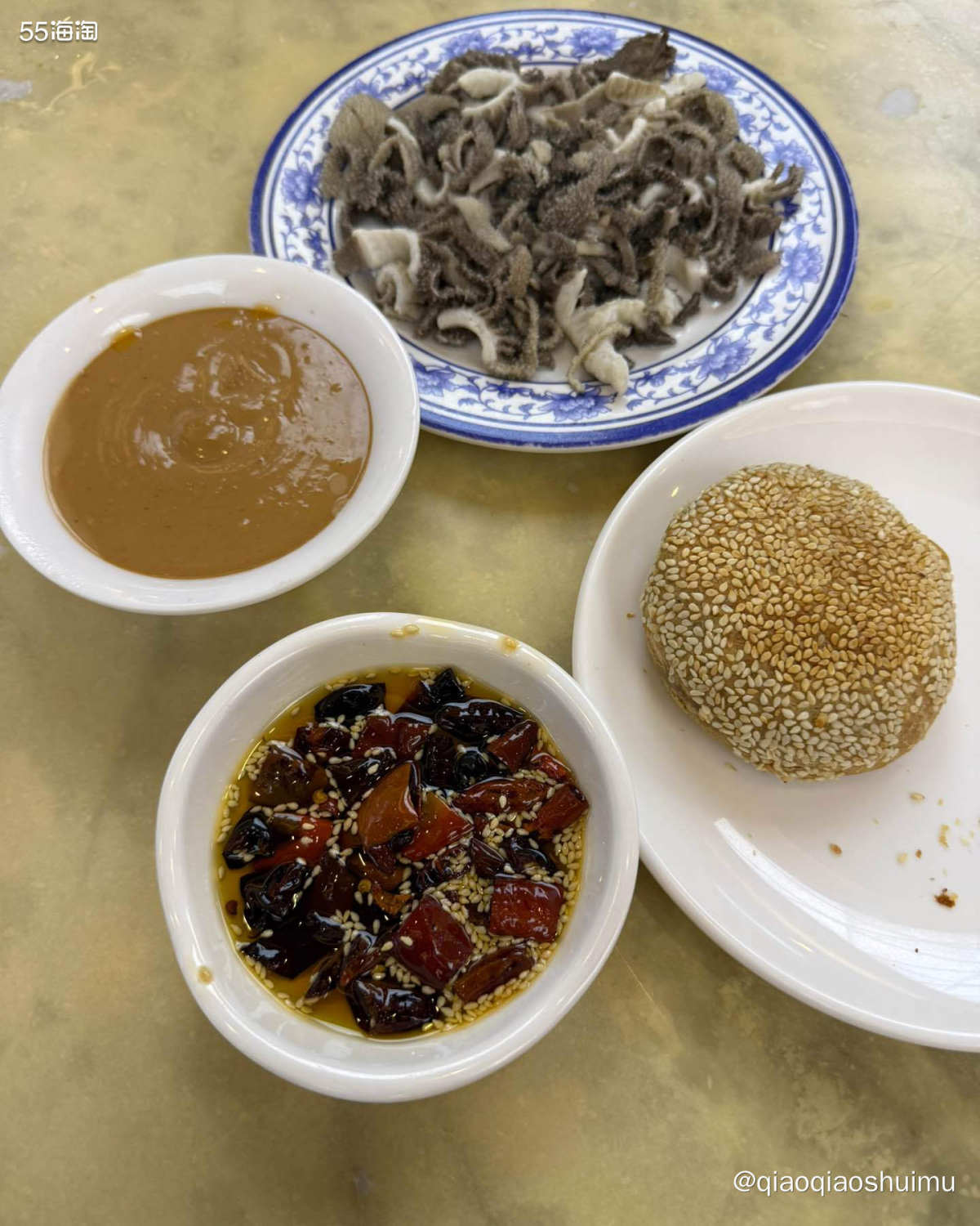 昨晚娃下课之后，他说想吃爆肚，就去啦～这家早到的话还可以，饭