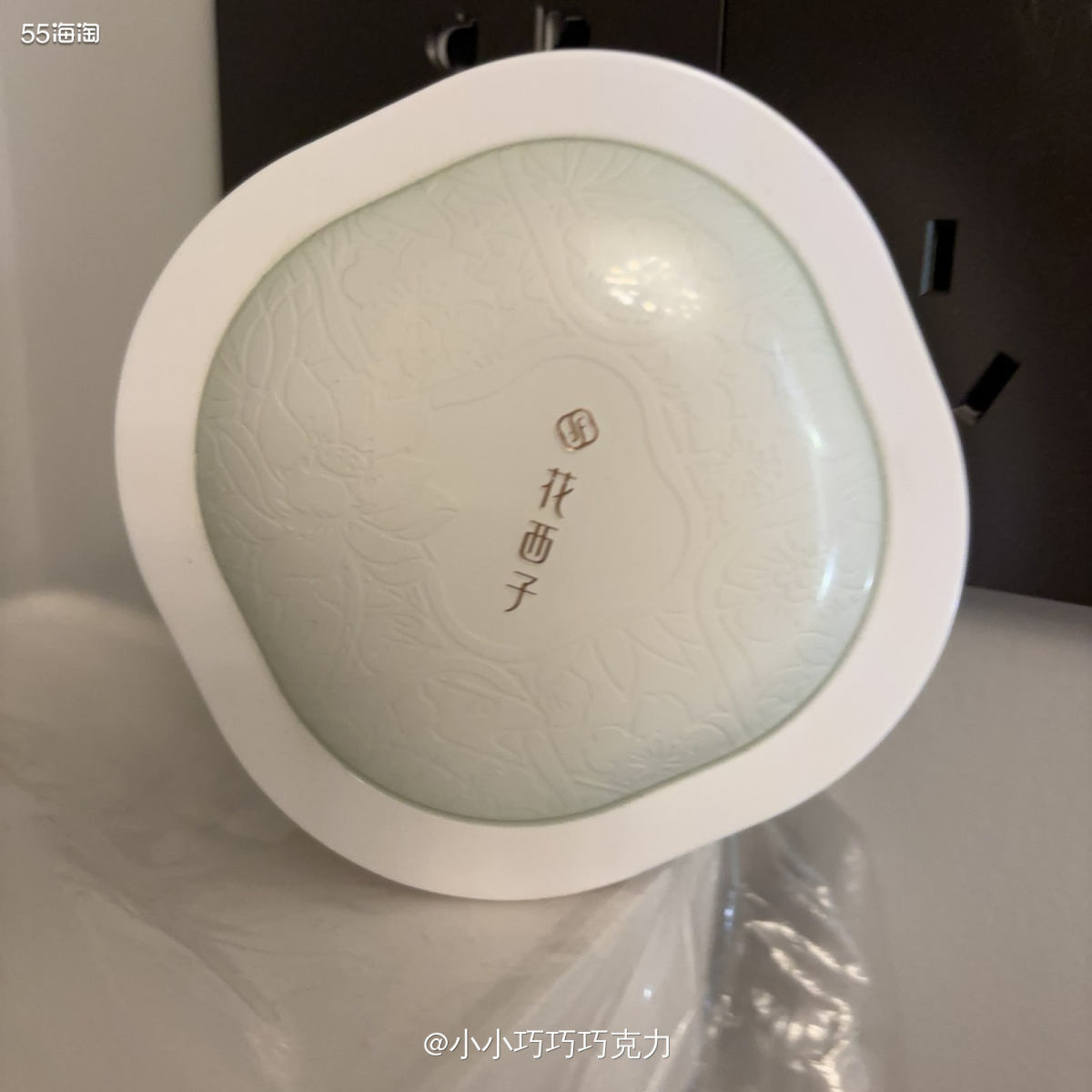 我对散粉的要求不高，因为我也不怎么出油，只是不喜欢脸上涂完粉