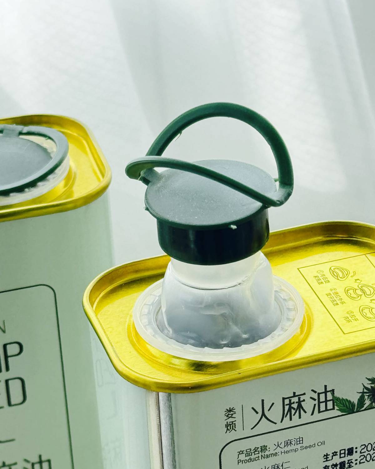 被朋友送的火麻油惊艳到！铁盒包装超贴心，密封存储超安心，拉开