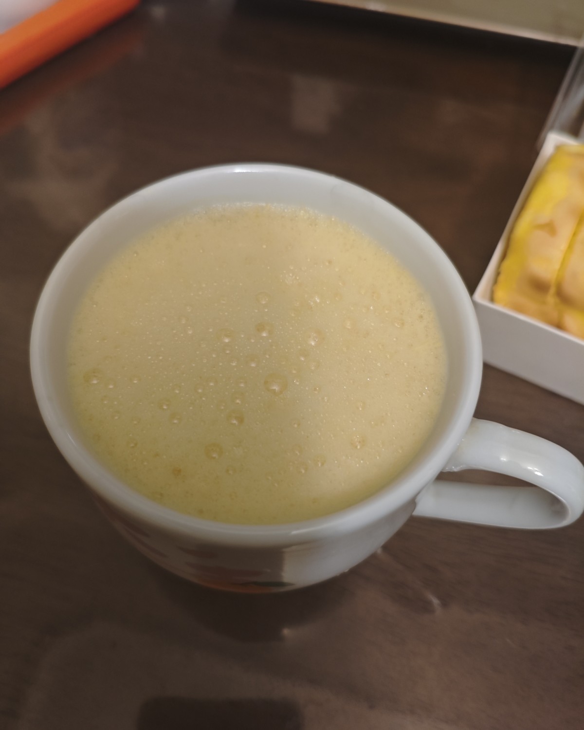 最近买了两个小家电，一个是便携式榨汁机还有是空气炸锅，这两天