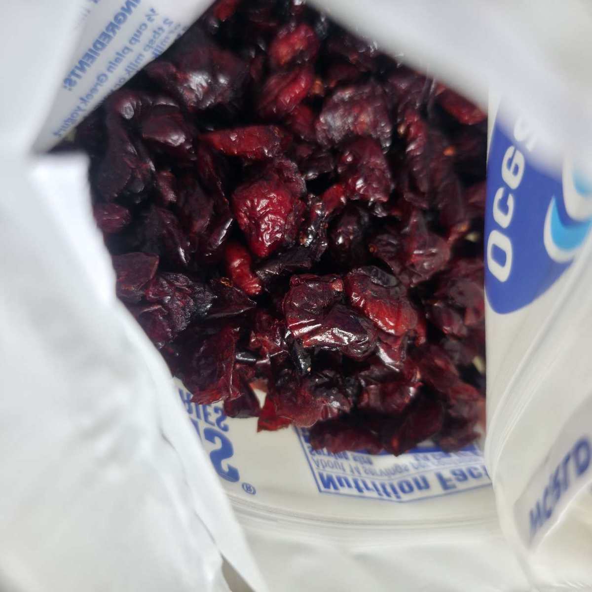 初次买蔓越莓干,吃起来口感挺好，里面富含花青素。 天猫超市买