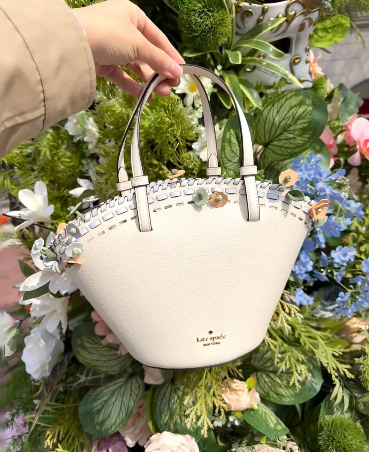 可能大家都没怎么听过kate spade这个品牌，但是她家的