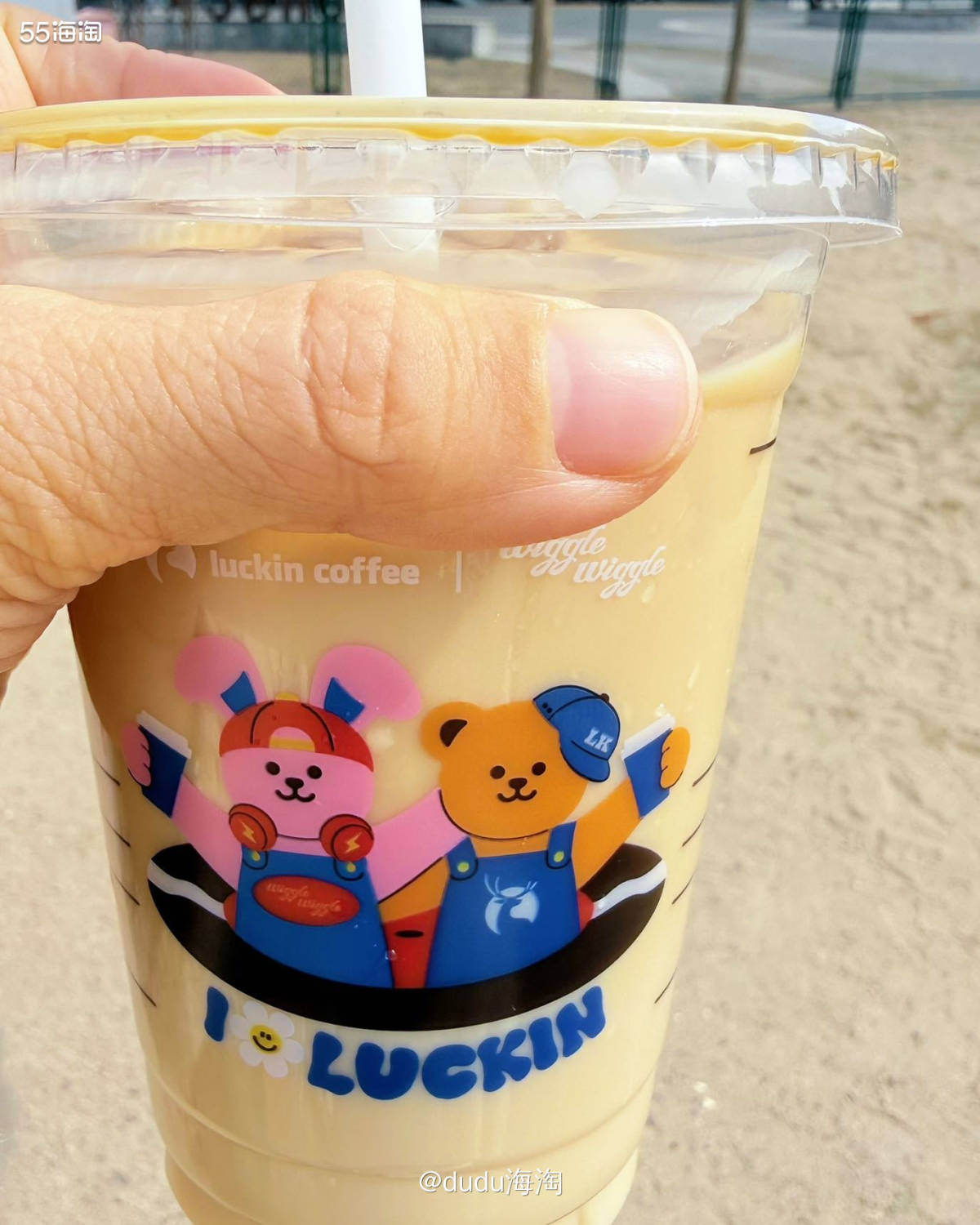 🌿前几天和队友一起点瑞幸咖啡，我看上了新品钱塘龙井拿铁，就