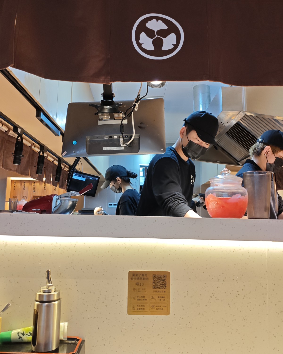 前两天跟我老公去看了最近的电影挽救计划，因为就在德思勤附近，