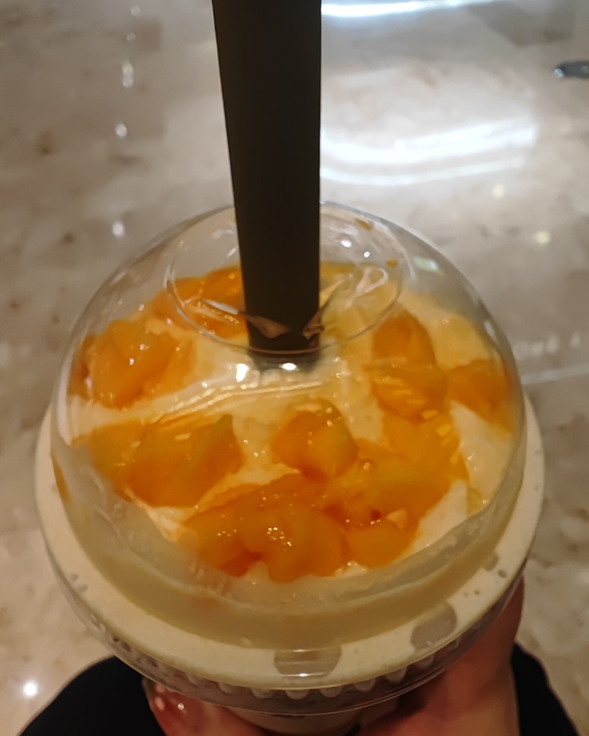 逛街正好逛到茉酸奶附近，那就来杯茉酸奶吧，原本想要点羽衣甘蓝