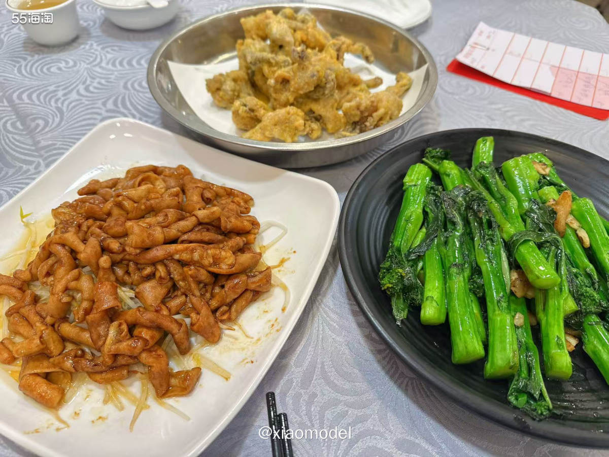 😀又来打卡向群饭店啦，虽然它家开了很多分店，虽然这家总店因