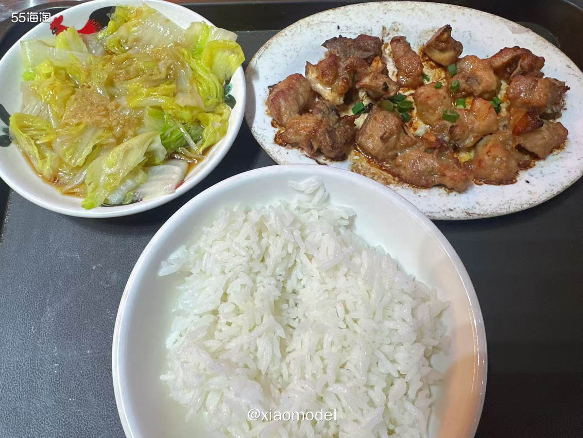 😀这家店的名字很长，鼎记特色排骨饭 干蒸菜 原盅炖汤，应该