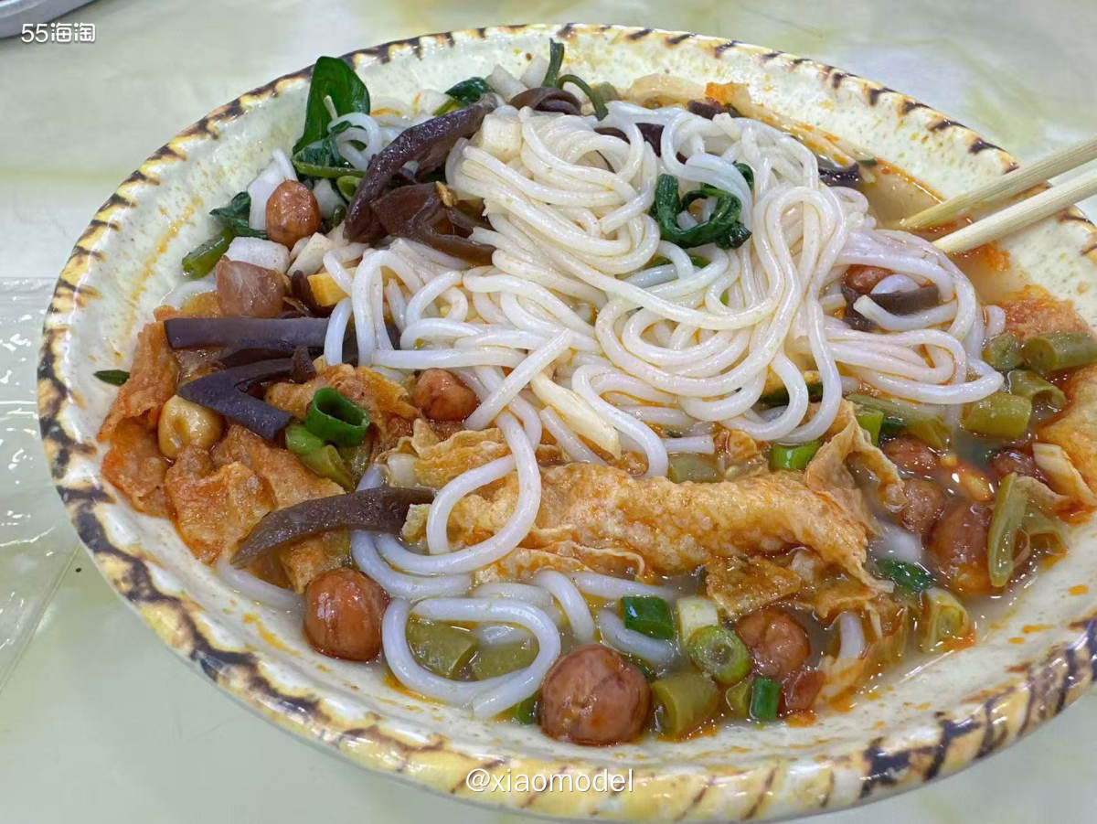 😀愉快的周六，吃个螺蛳粉~这家店是我前一天吃顺德干蒸菜时路