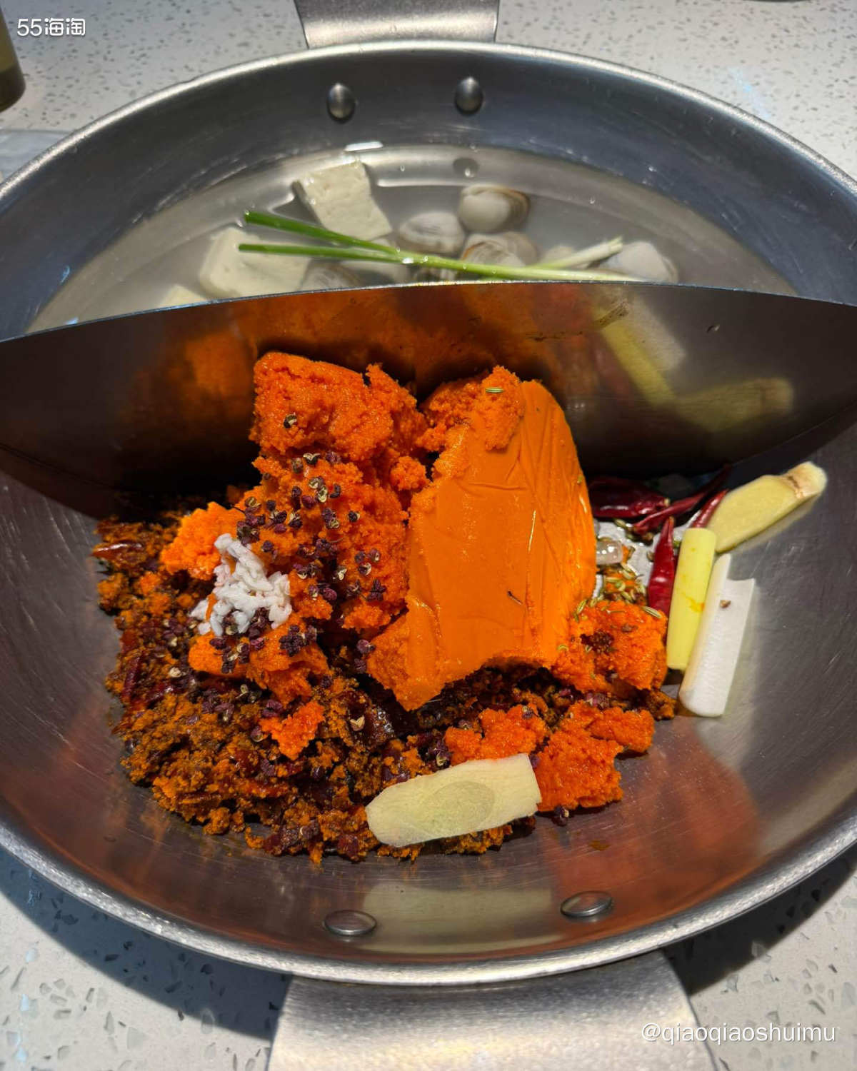 中了挺久的一个霸王餐，昨天去吃啦。 虽是双人餐，但三人**够