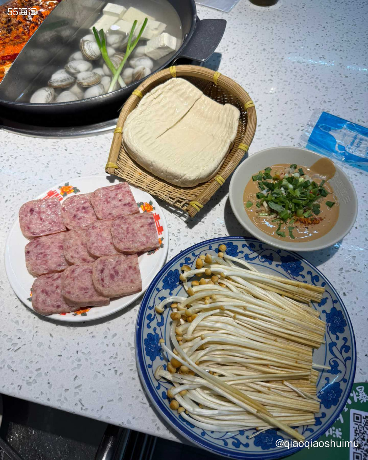 中了挺久的一个霸王餐，昨天去吃啦。 虽是双人餐，但三人**够