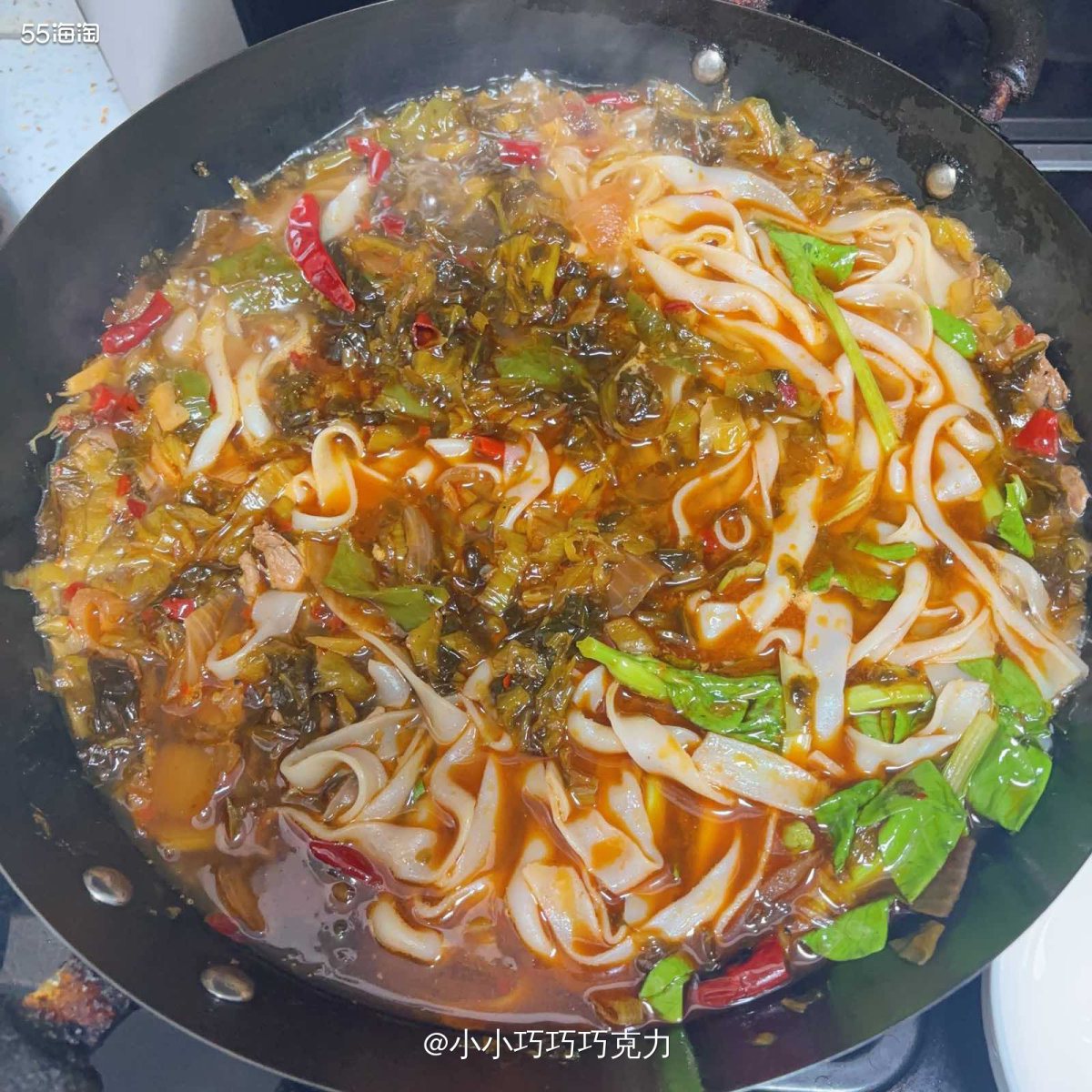 又来分享一个美食啦，自制的酸菜牛肉米粉，晚上来一碗热乎乎的米