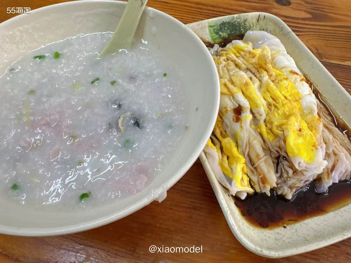 😀这家平平无奇的早餐小吃店是我无意发现的，因为在酒店出门的