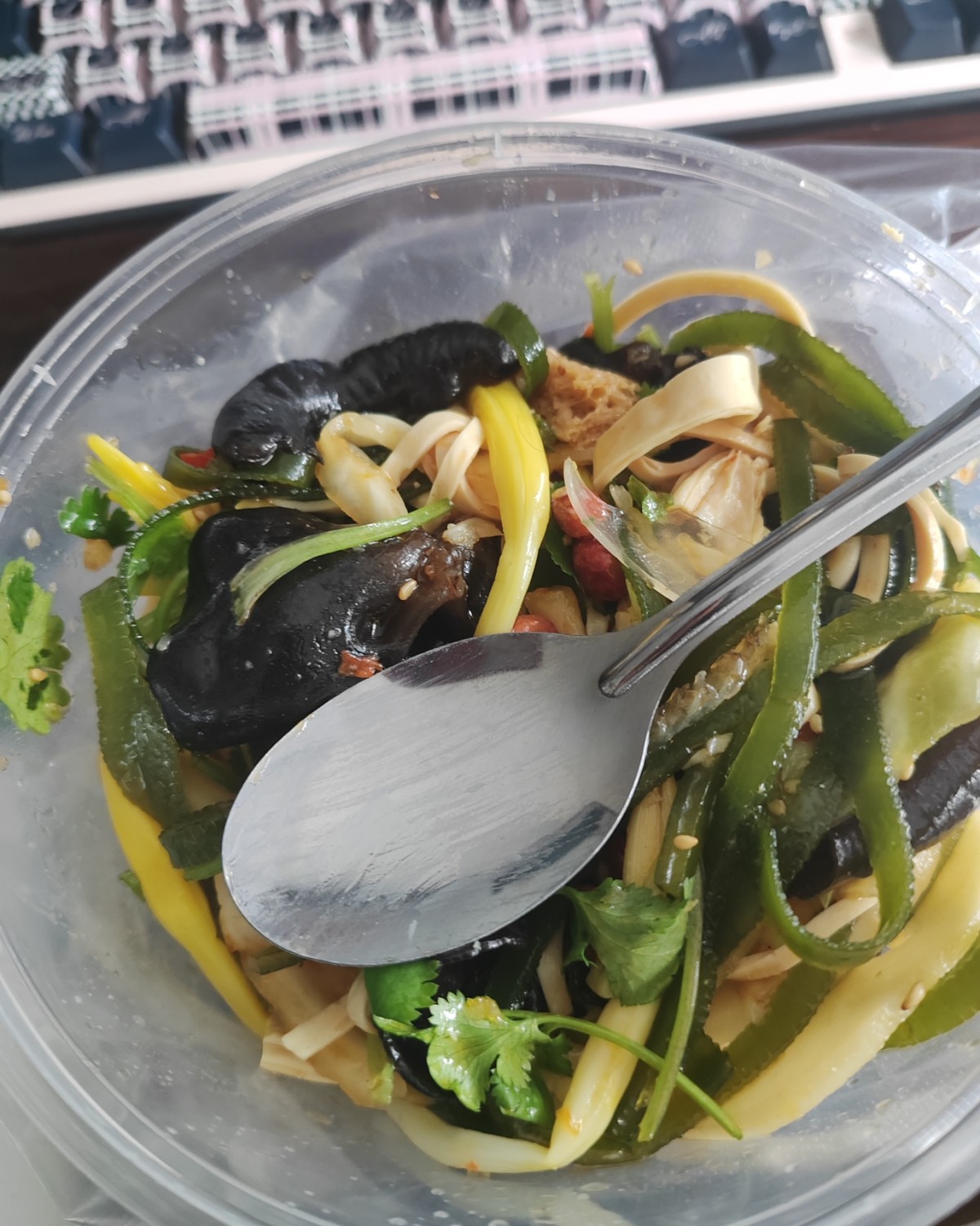 去总公司开会回来正好到了饭点，没有在总部吃饭，正好也没有自带