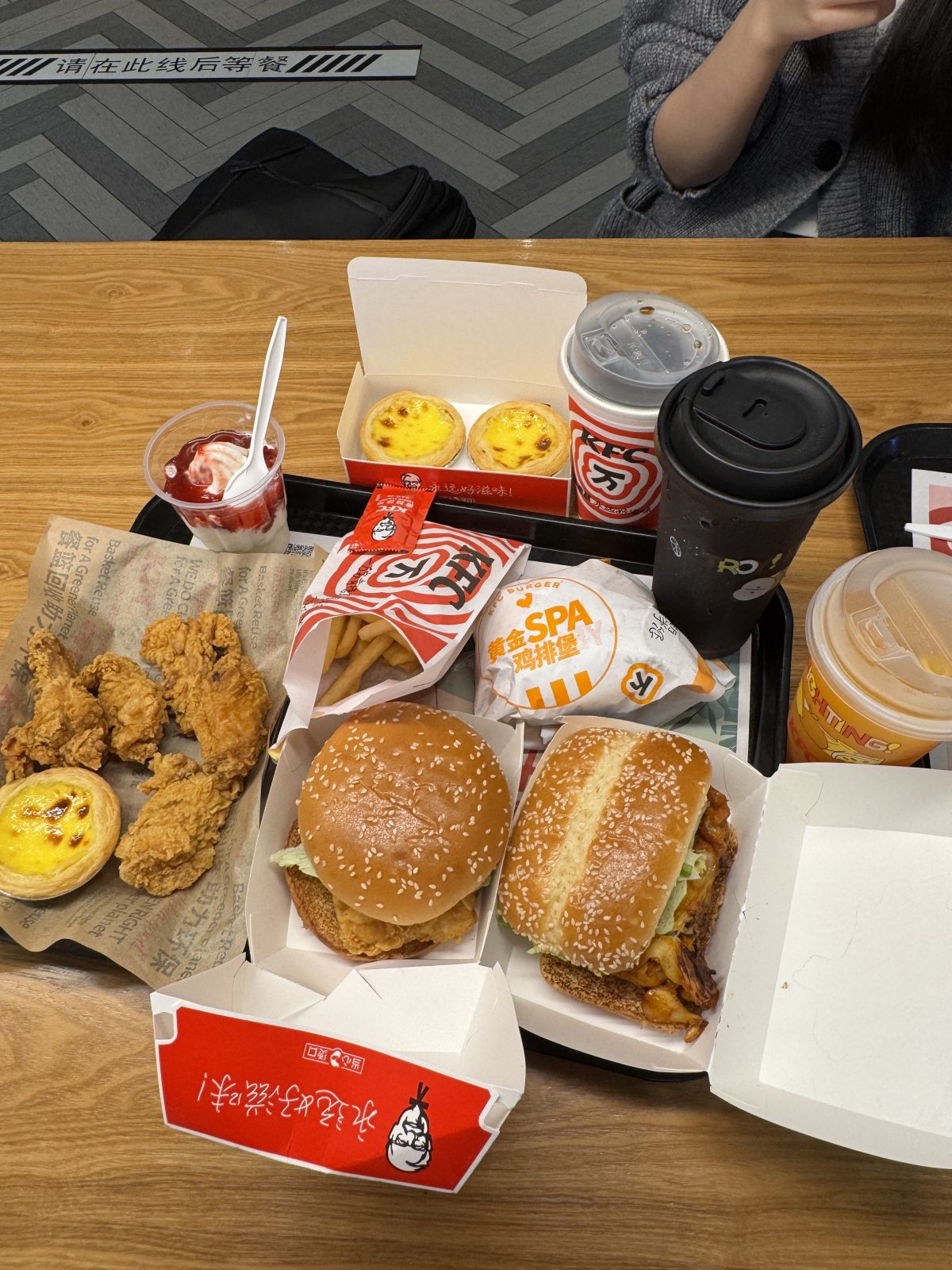 有时候中午不知道点什么外卖我们就会选择出去吃，今天我们来吃k