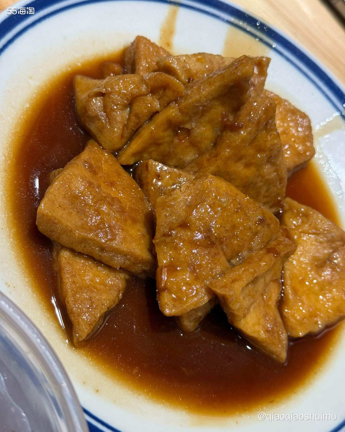 昨晚超级饿，去吃家门口的猪脚饭。 我们点了两份，一份猪脚叉烧