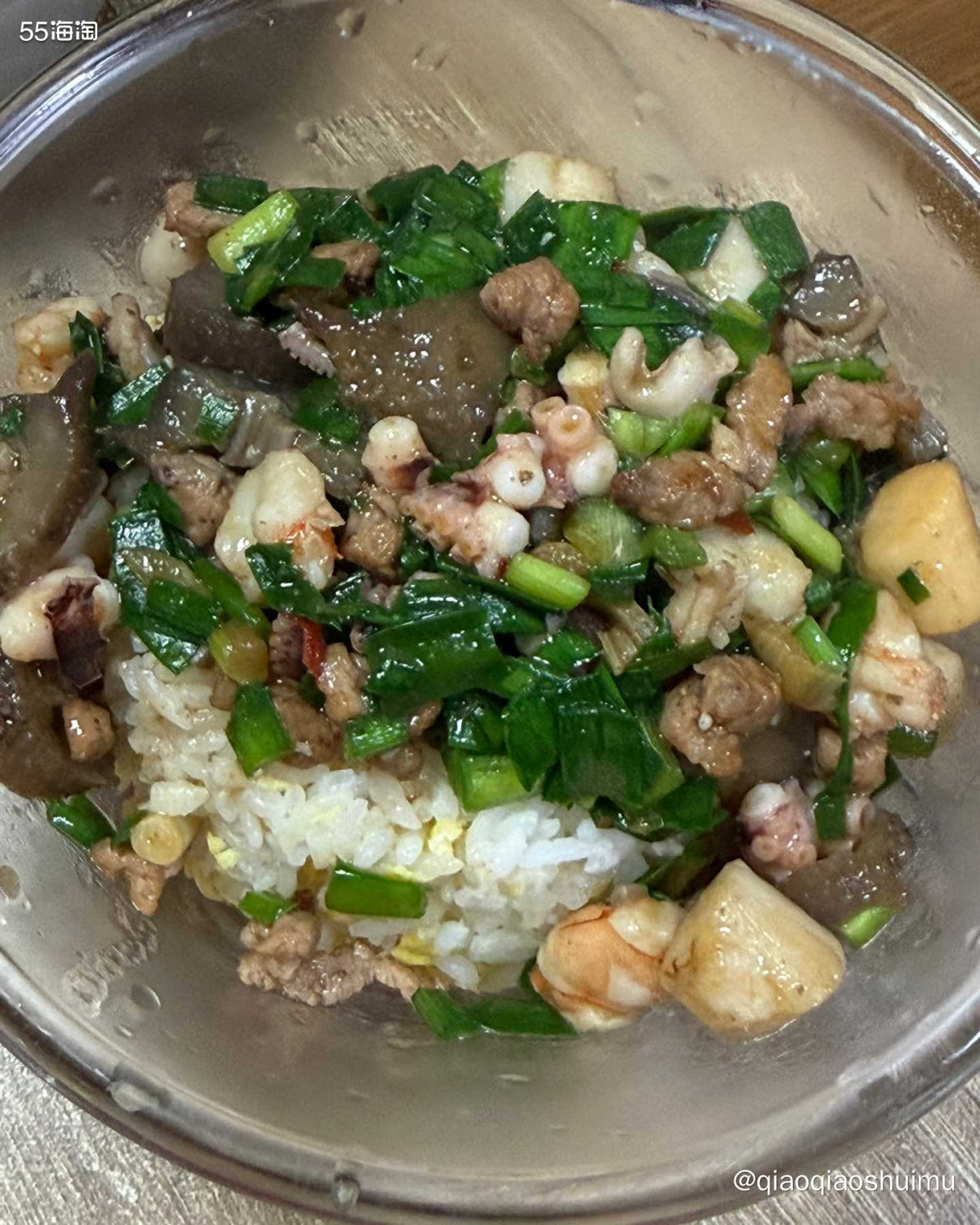 今日晚饭：海鲜捞饭➕土豆丝➕小白菜牛肉丸粉丝汤。 昨天跟我妈