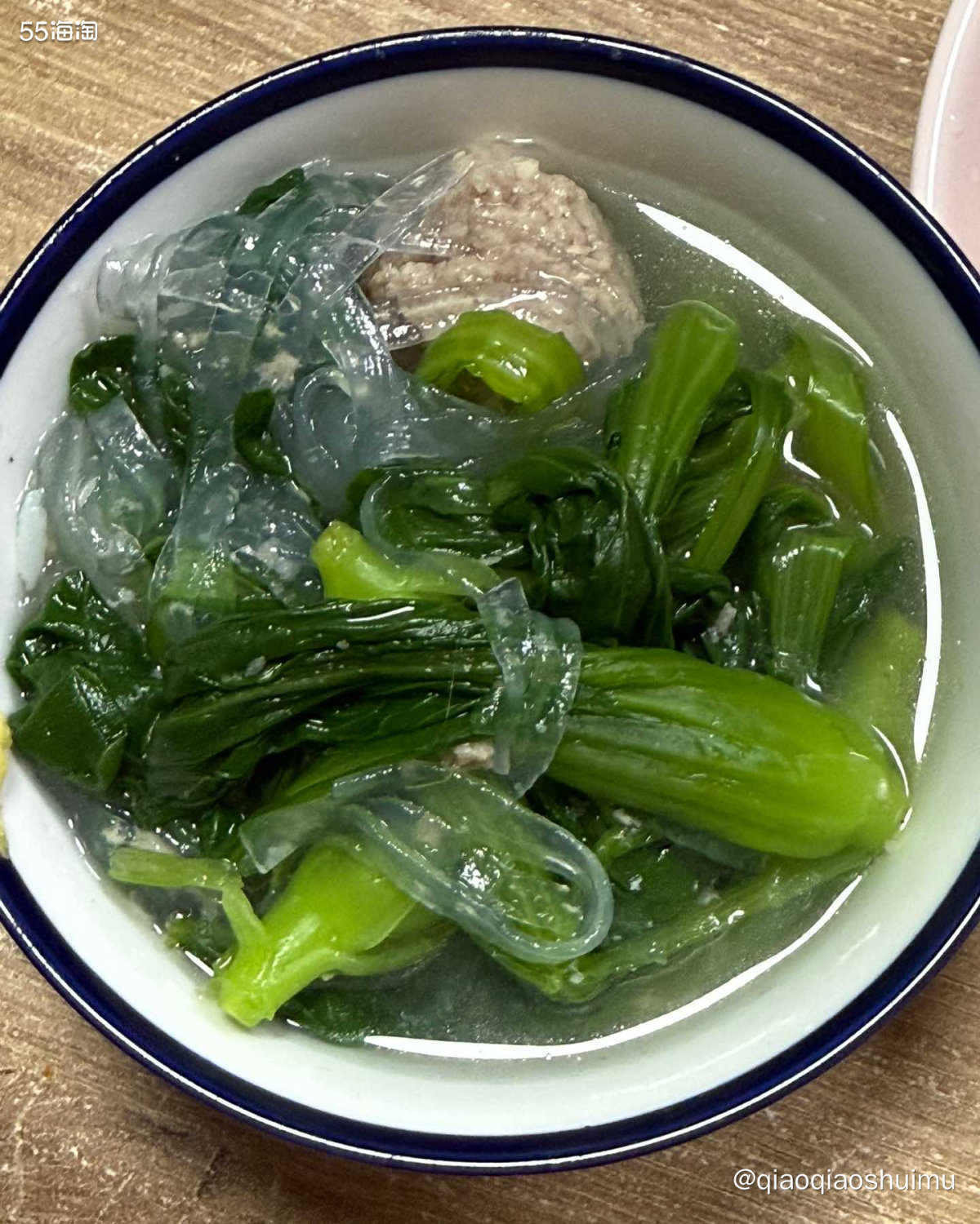 今日晚饭：海鲜捞饭➕土豆丝➕小白菜牛肉丸粉丝汤。 昨天跟我妈