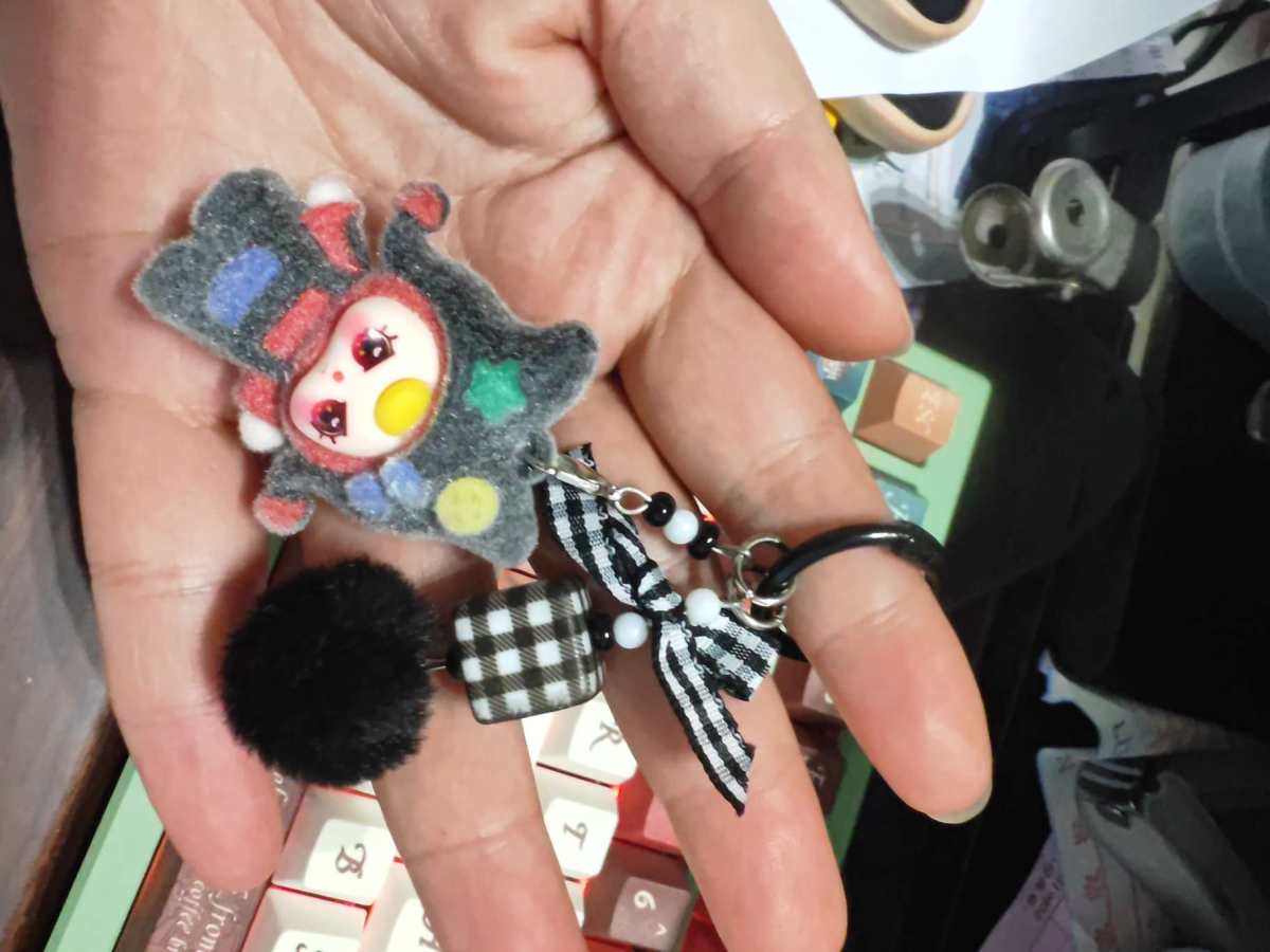 下单网站：拼多多app 下单商品：多巴胺冷帽三岁可爱挂件 下