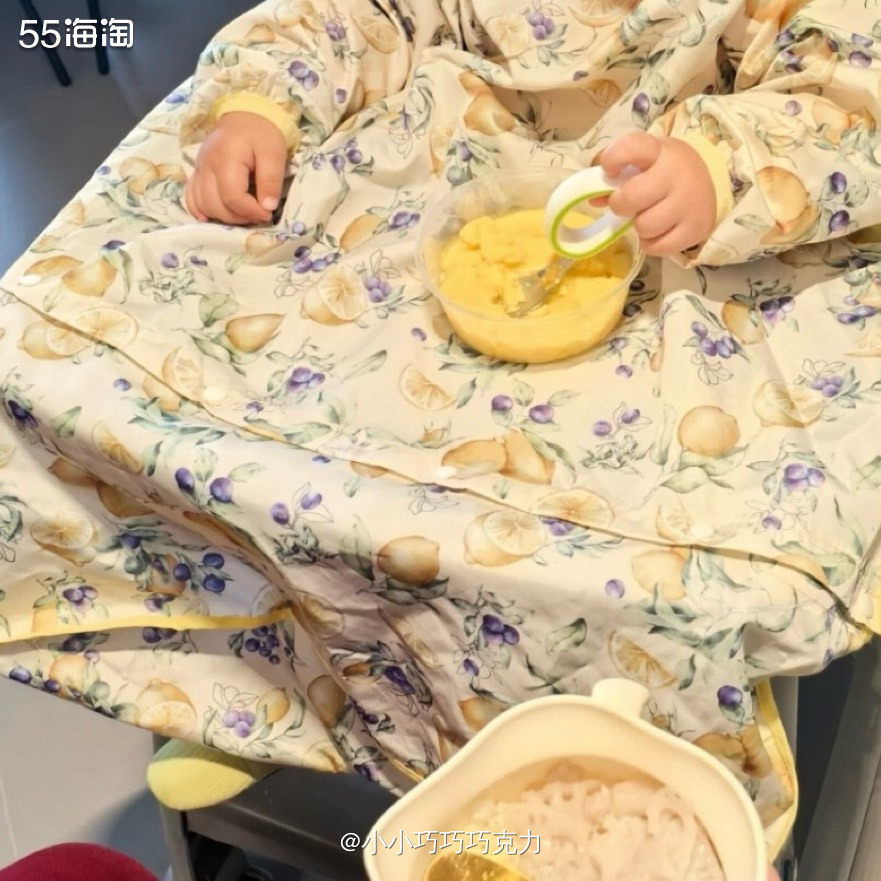 天气热乎一点准备让宝宝自己吃饭了，很怕把衣服弄的zang兮兮