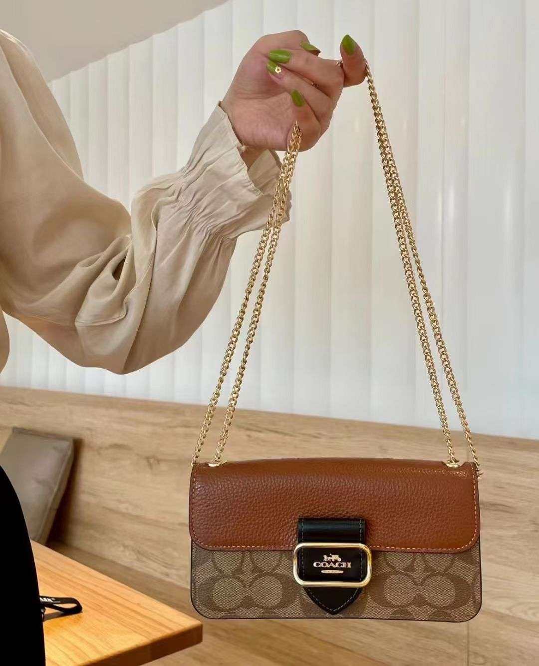 Coach morgan摩根链条包焦糖色 购于美国coach