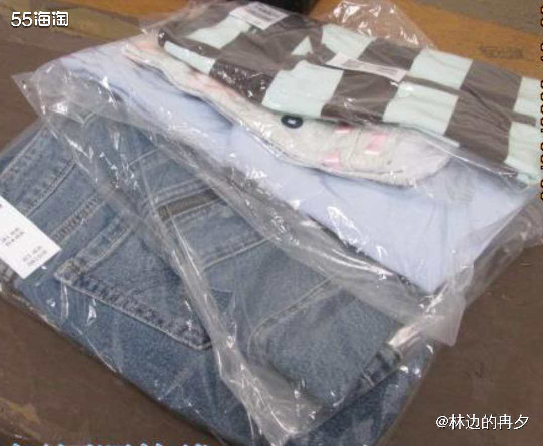 这个包裹是四个订单的合箱开箱，一共有5件衣裤，分别是： 1.