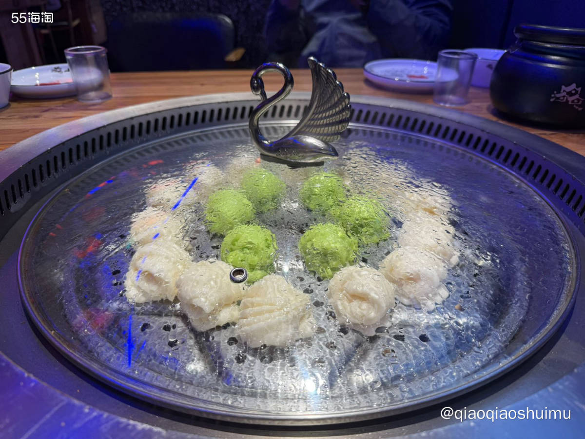 上周末就想吃铁锅炖，有点晚了就没去。这周日的中午就去啦～ 之