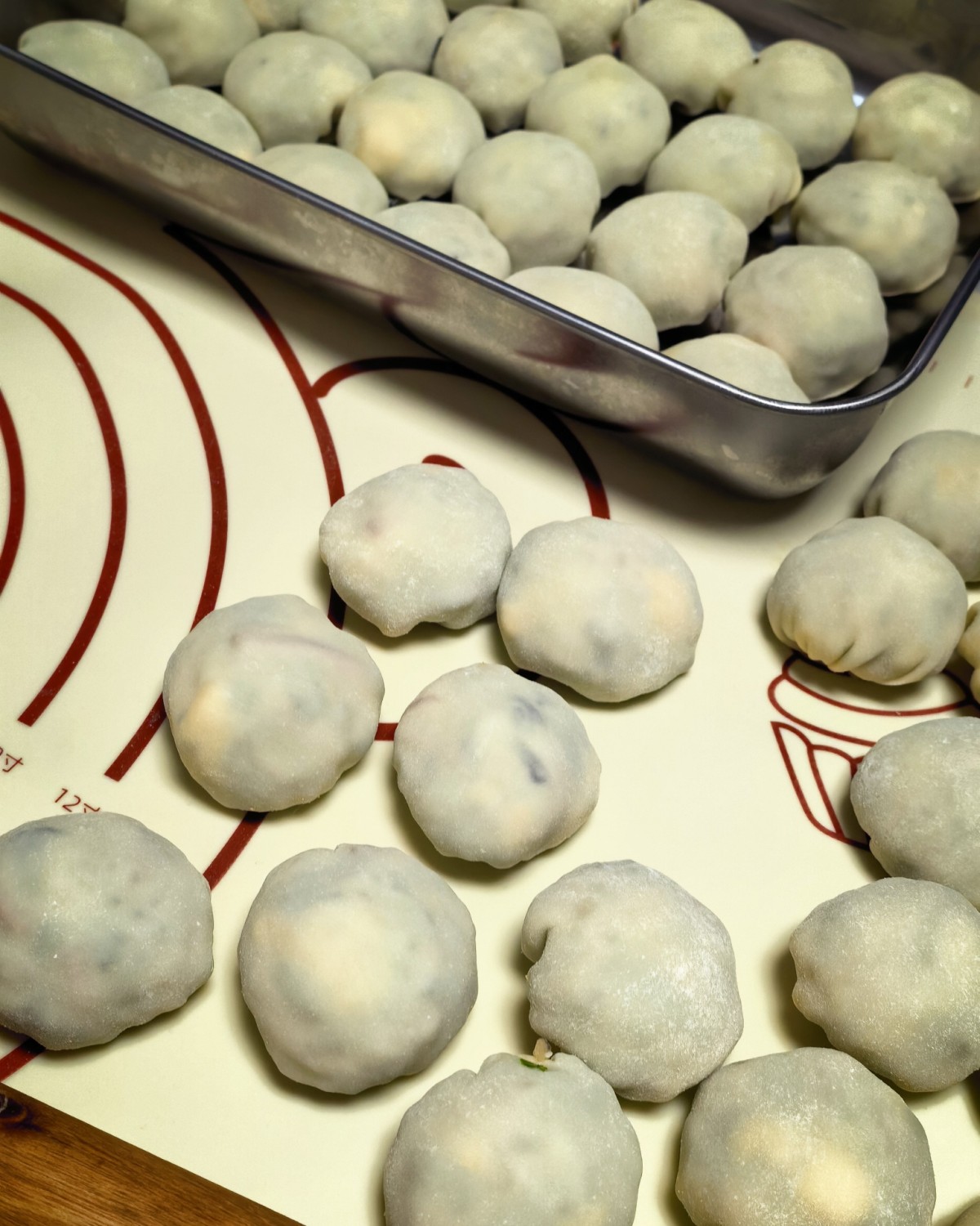 在网上刷到西葫芦鸡蛋，胡萝卜，虾仁饺耳， 刚好家里有西葫芦，