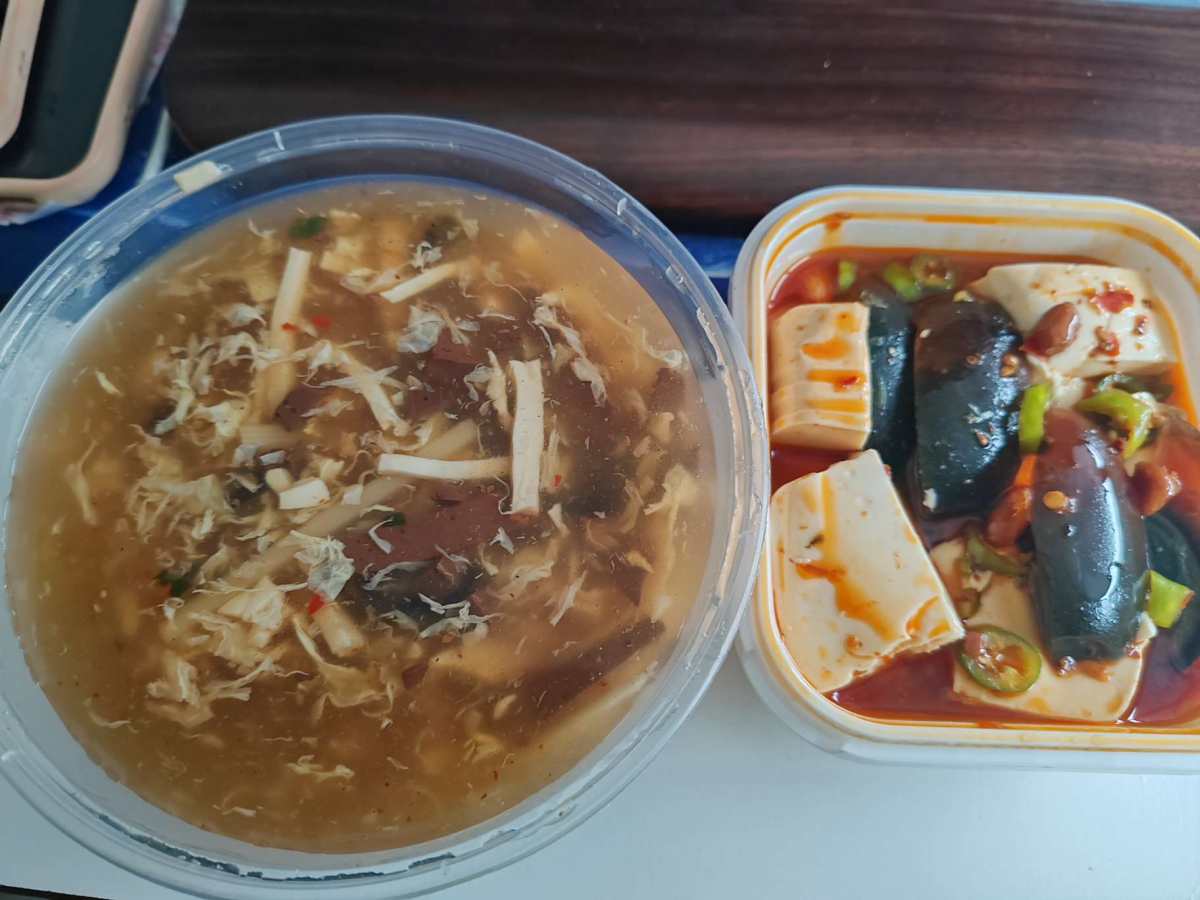 最近忙碌还有好多的事情，然后起晚了，时间不够自己做饭了，只能