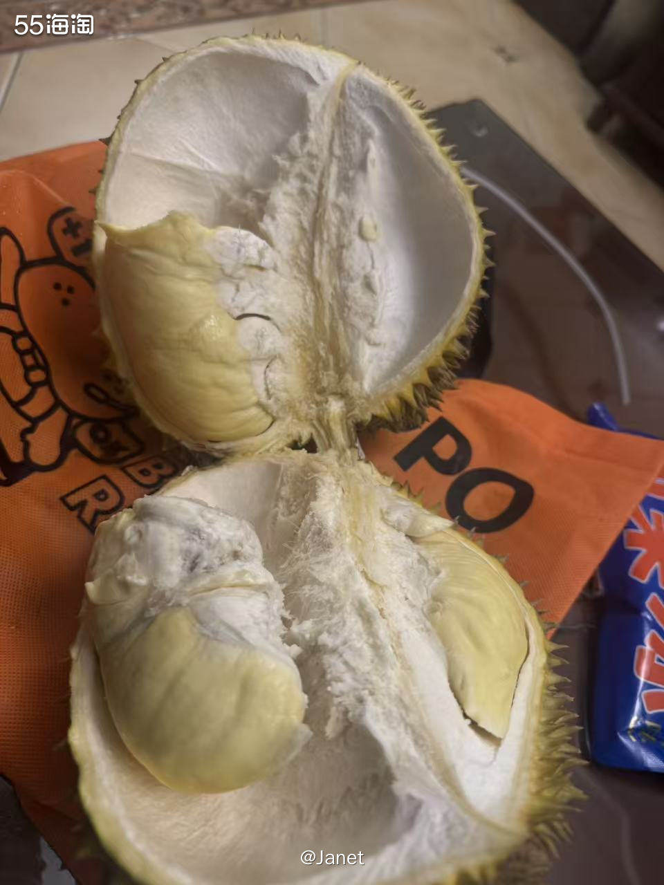 这是今年买的第一个榴莲，在盒马上面买的，到手了2.3kg，原