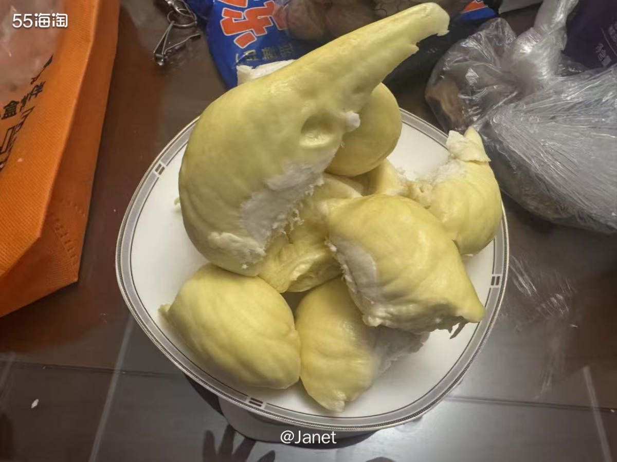 这是今年买的第一个榴莲，在盒马上面买的，到手了2.3kg，原