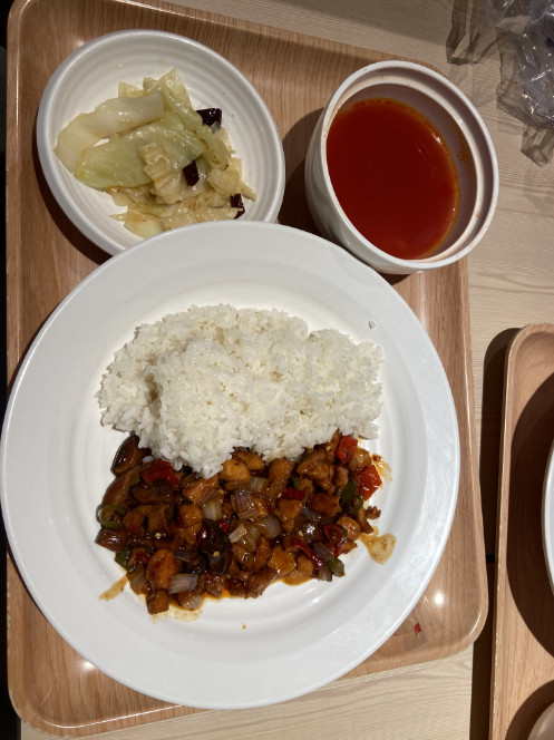 好久没吃乡村基了😋，看到美团上有团购劵，就来试了试。  我